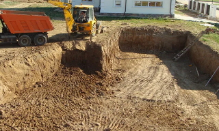 Рытье котлованов под фундамент в Комсомольске-на-Амуре – цена от 2644 руб. за м3 | 2Землекопа-Кмс