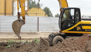 Выкопать яму экскаватором в Комсомольске-на-Амуре от 952 руб. - 2Землекопа-Кмс